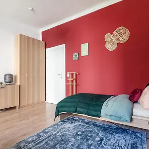 Appartement Colorful Facing Green Courtyard, Wenen